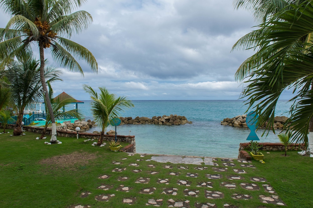 Tropical Beach Suite 11/18