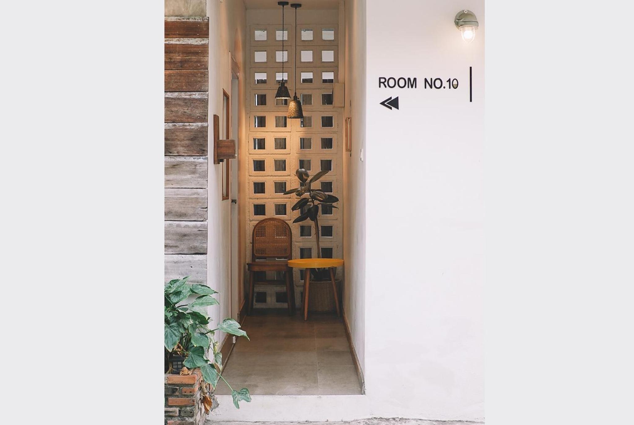 Sleepy House 5/66