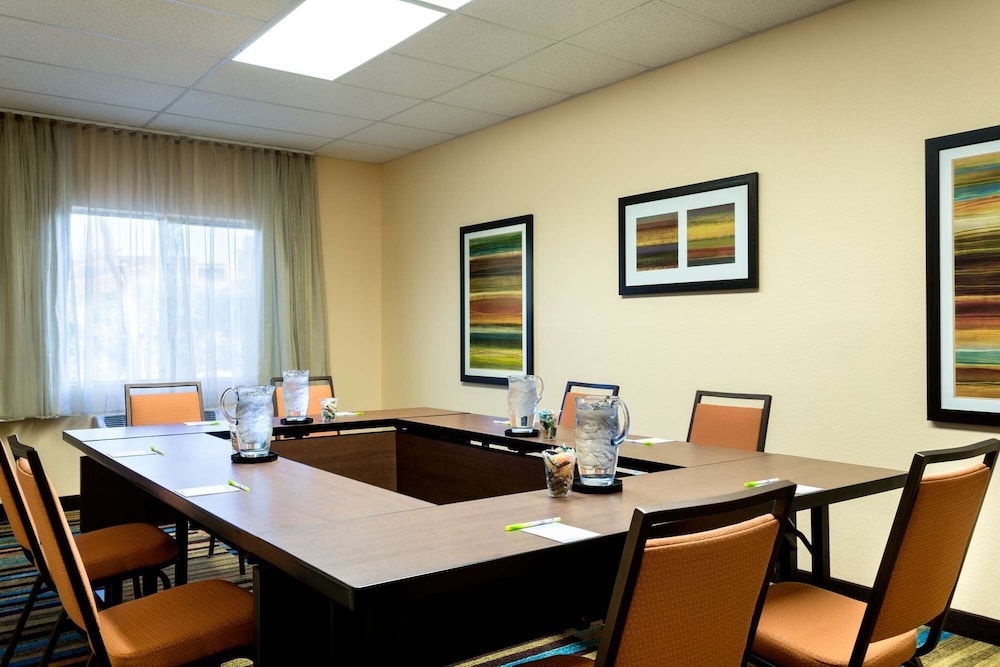 Country Inn & Suites by Radisson, Phoenix Airport, AZ 40/46