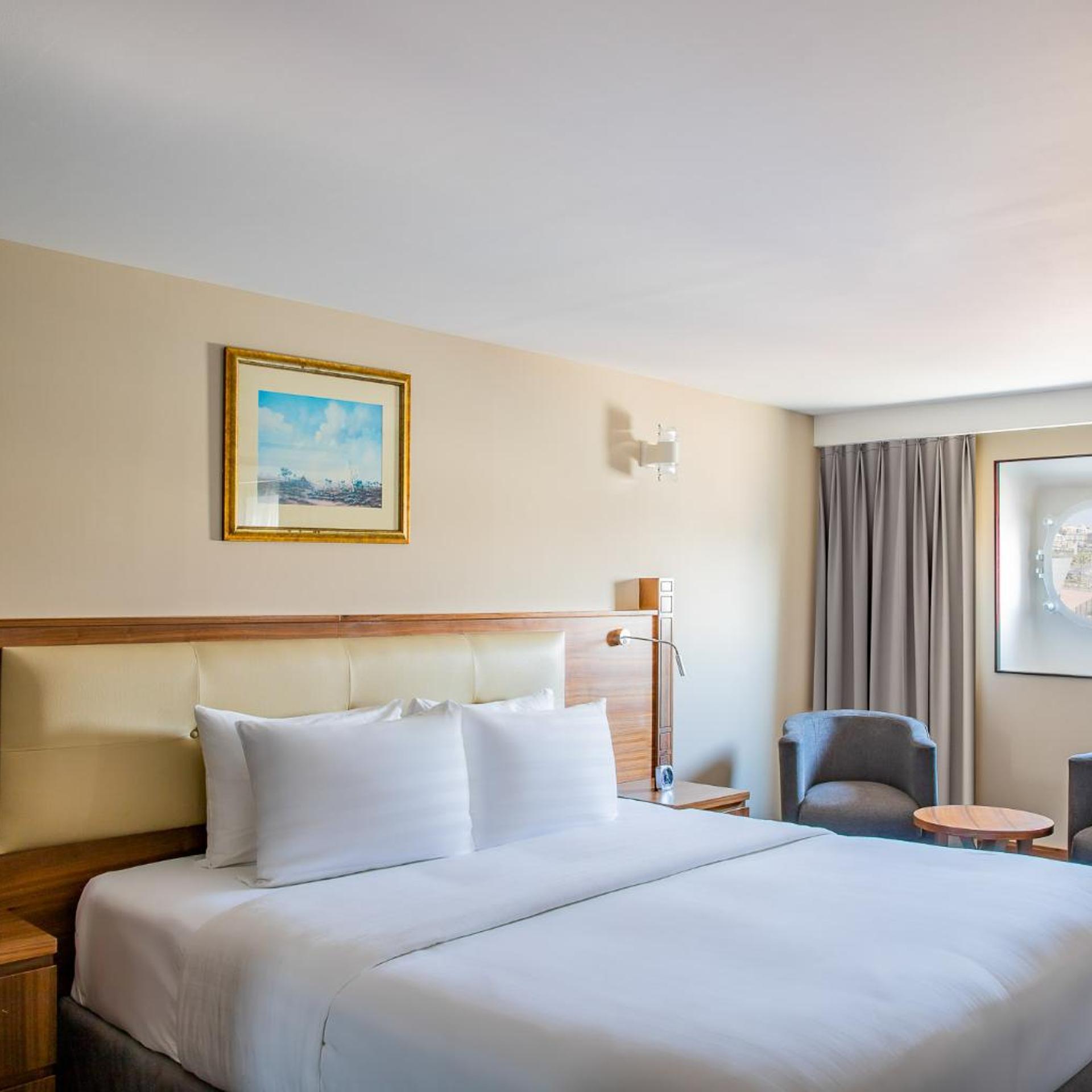 SIGNATURE ROOM.