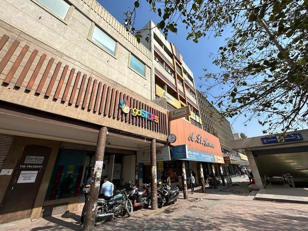 Stops Hostels- New Delhi 40/47