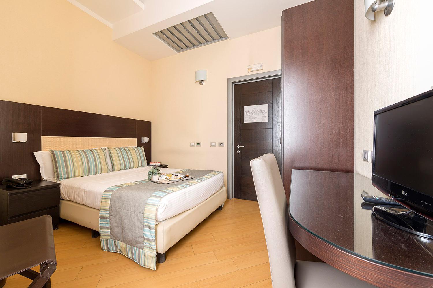 ECONOMY, DOUBLE BED