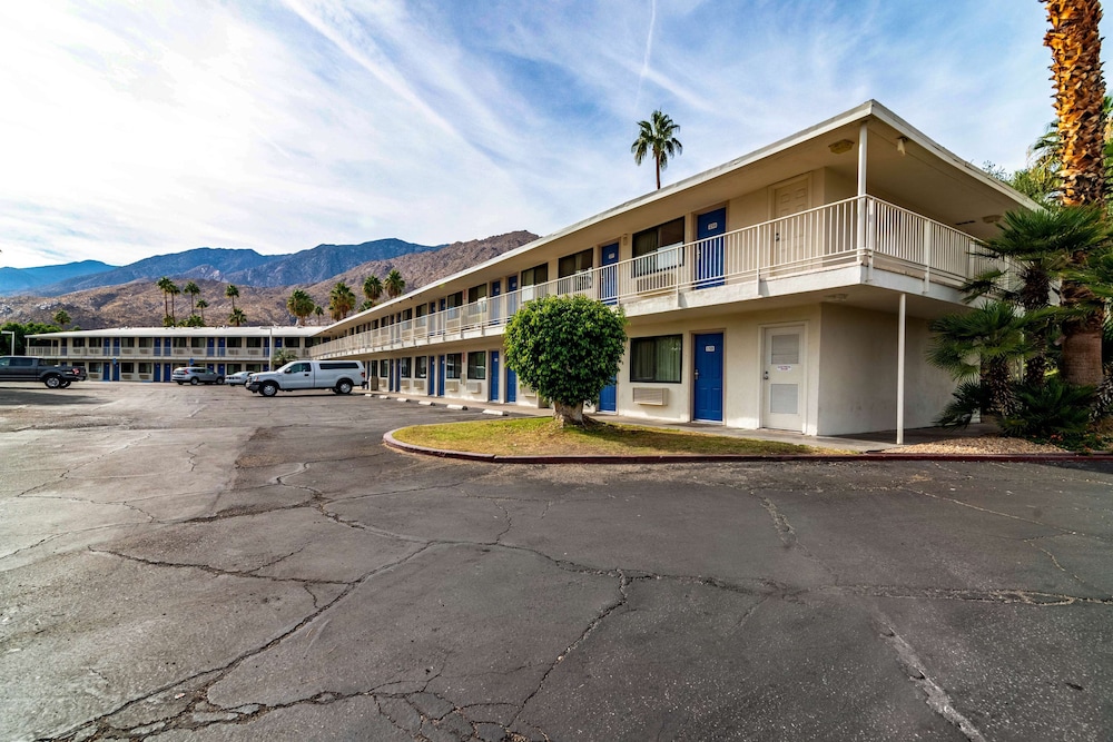 Motel6 Palm Springs, CA - East - Palm Canyon 35/50