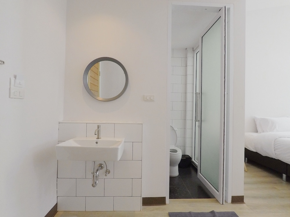 MEET Boutique Resort 42/43