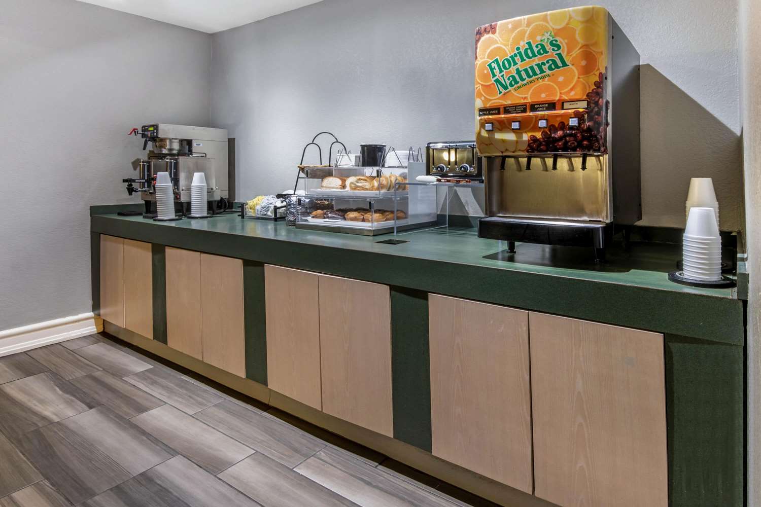 La Quinta Inn By Wyndham IH-10 West San Antonio TX 14/52
