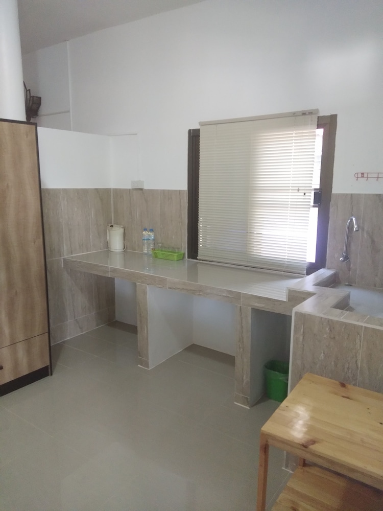 Chomlay Restaurant & Room For Rent 26/27