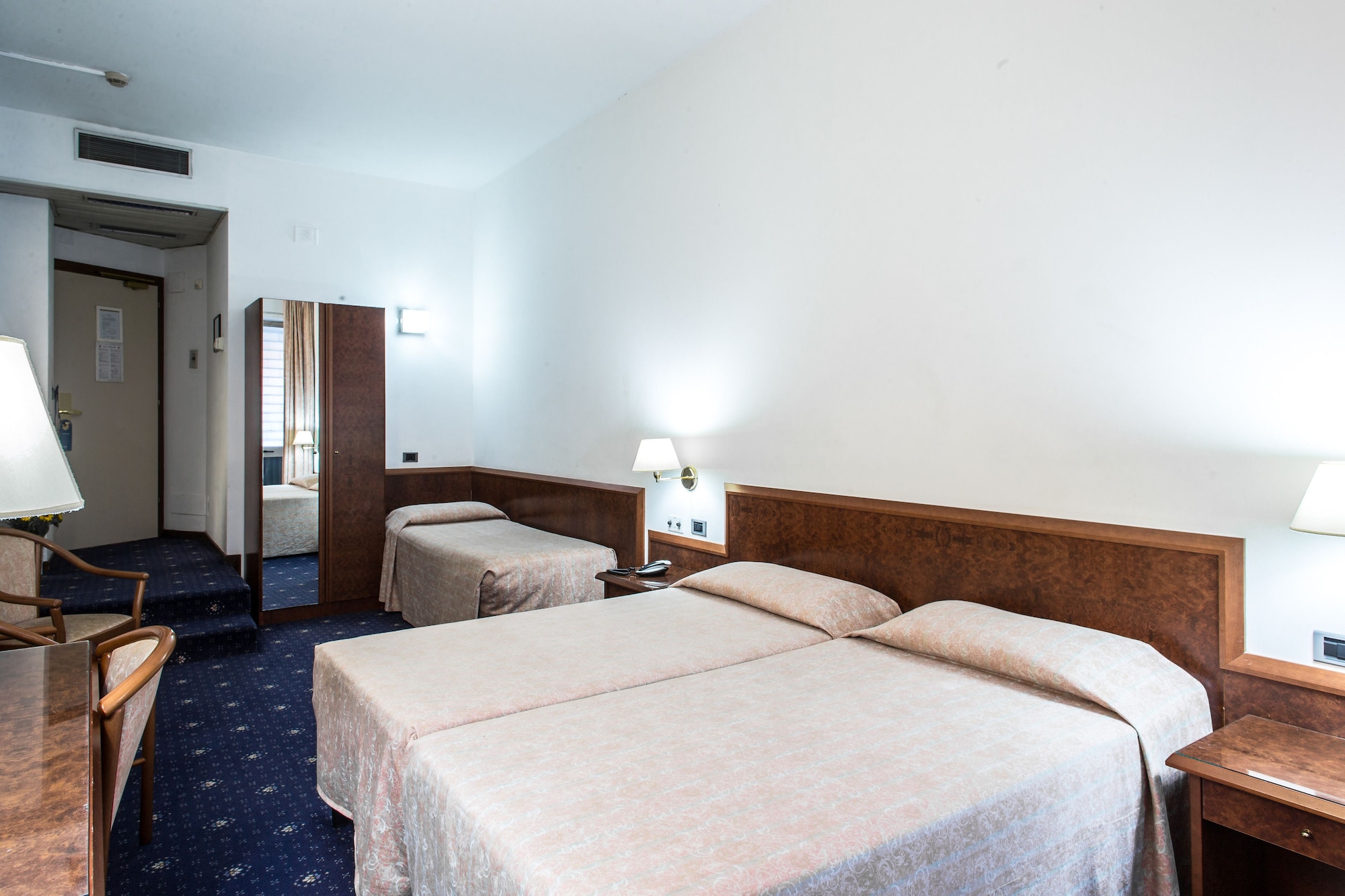 ROOM, TRIPLE