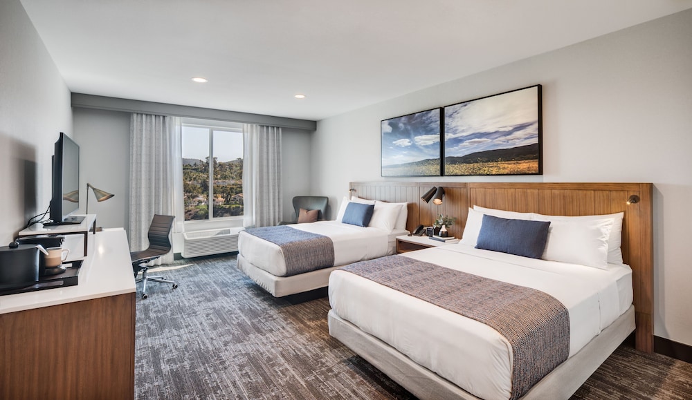 Ayres Hotel Vista Carlsbad 11/50