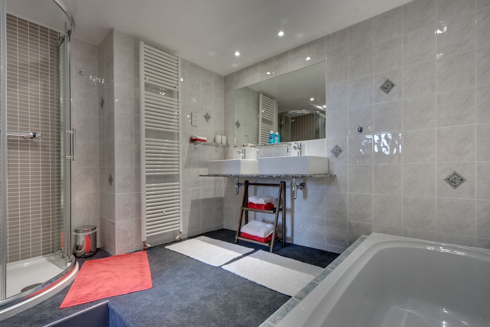The Cedars B&B 54/56