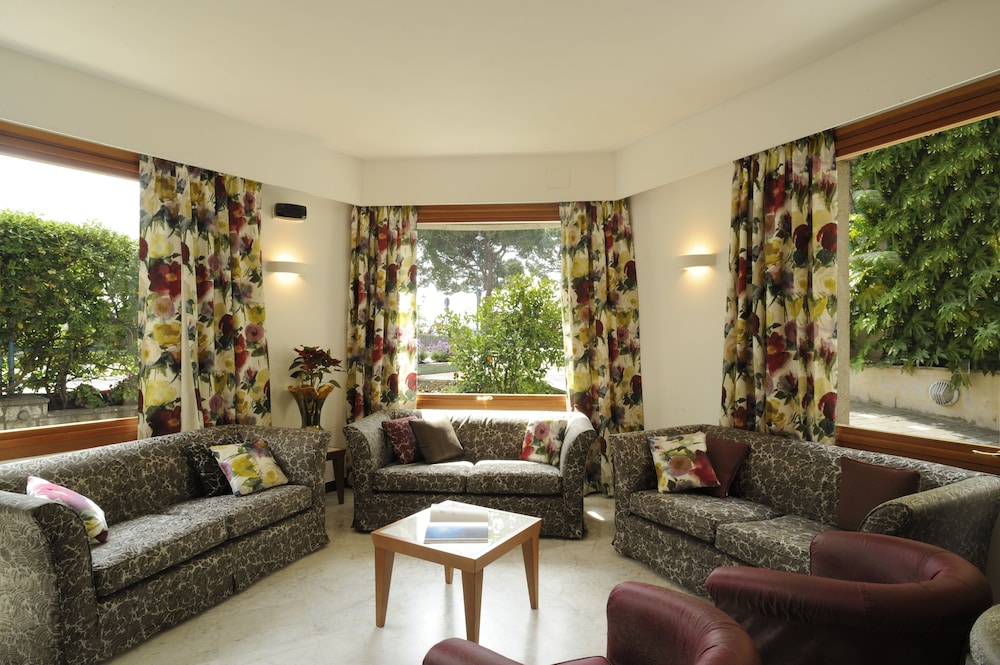 LVG Hotel Collection - Majestic 24/50