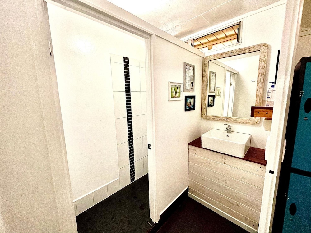 Mixed Dorm, 8 Beds