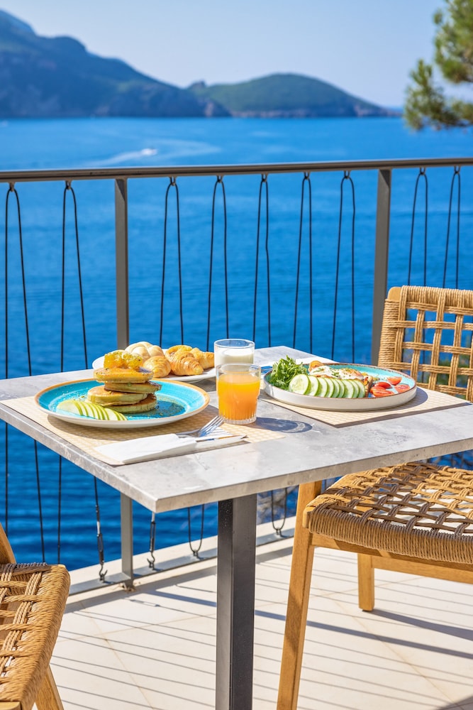 Akrotiri Beach - Adults Only 45/68