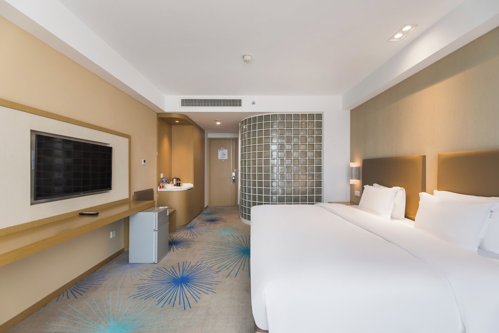 Standard, King Bed, Extra Floor Space