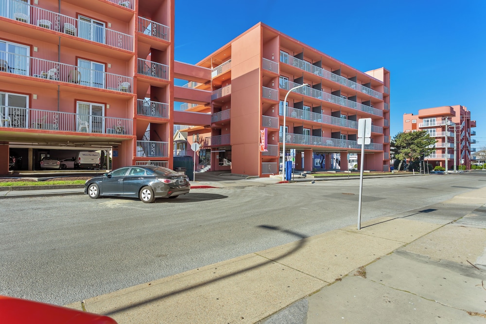 Americana Motor Inn Oceanfront 19/30
