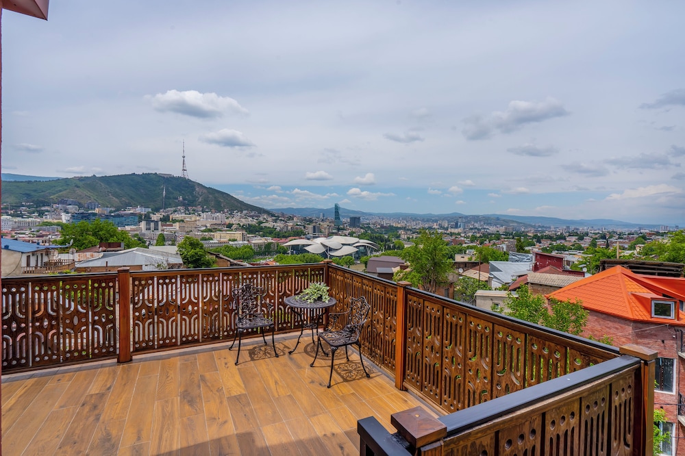 Iris Hotel Tbilisi 4/60