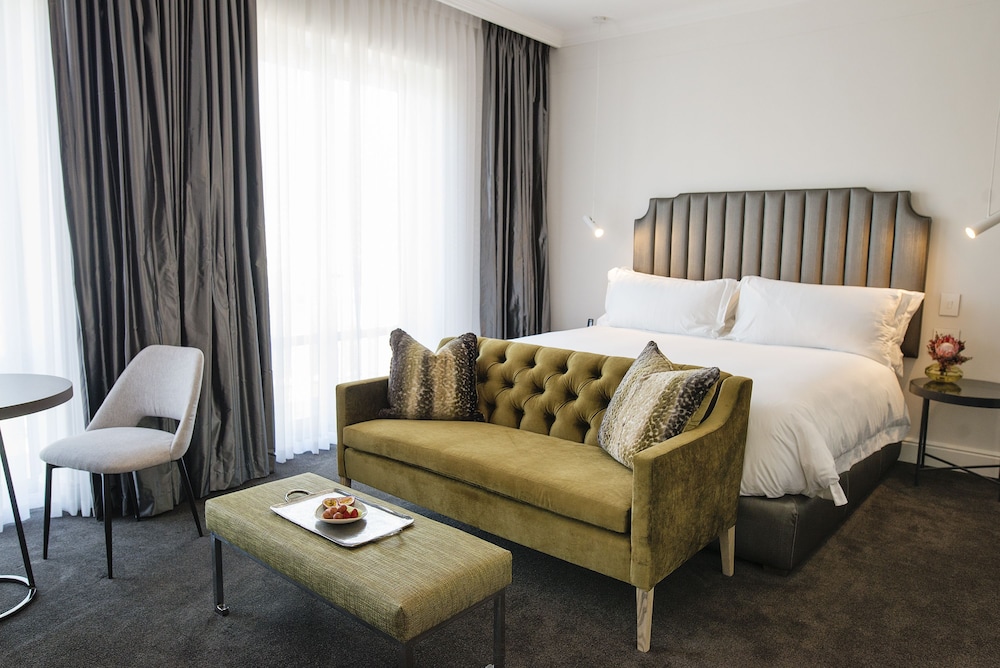 Manor House At The Queen Victoria Hotel 26/46