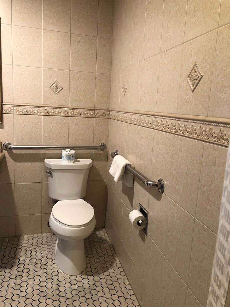 Walnut Inn & Suites 36/44