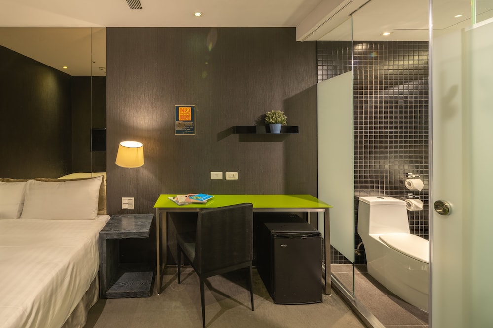 FINDERS HOTEL 35/50
