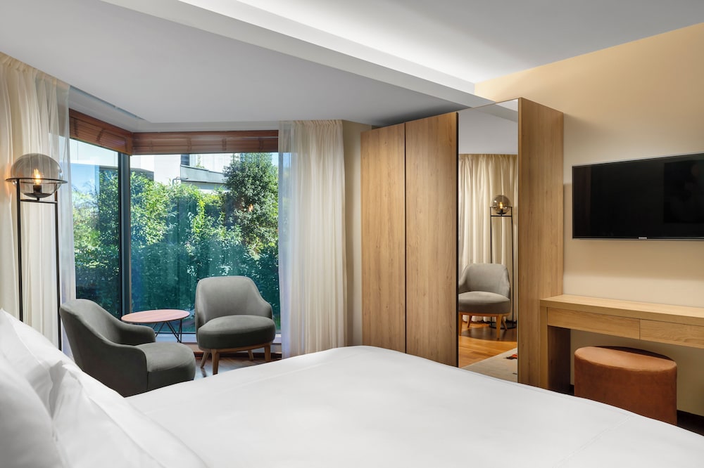 ROOM, KING BED, BOSPHORUS VIEW, CORNER