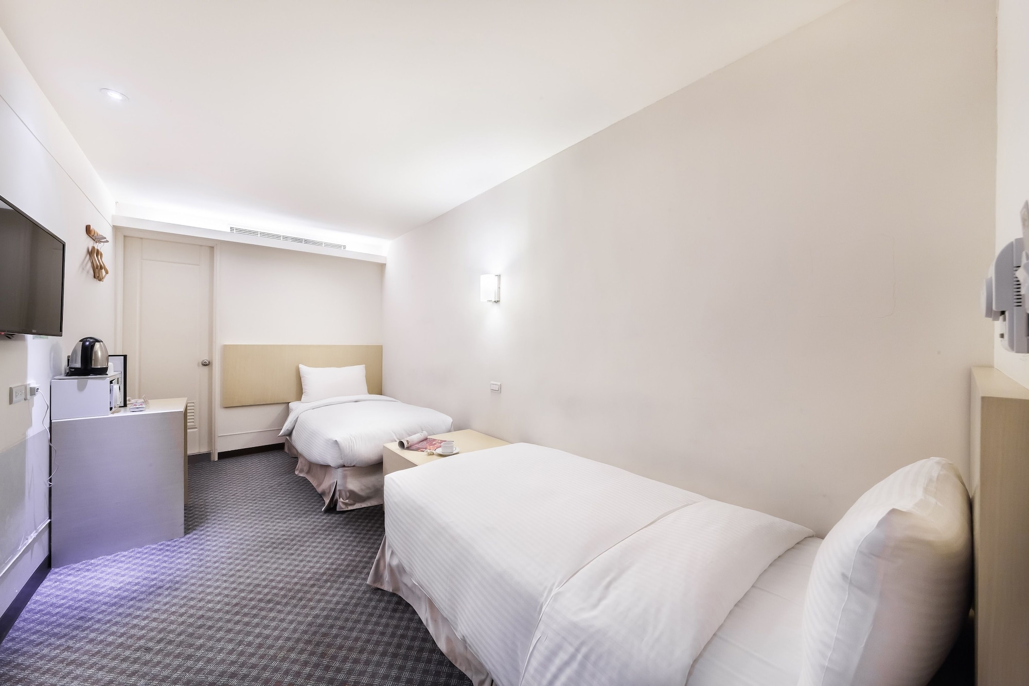STANDARD, TWIN BEDS, NO WINDOW