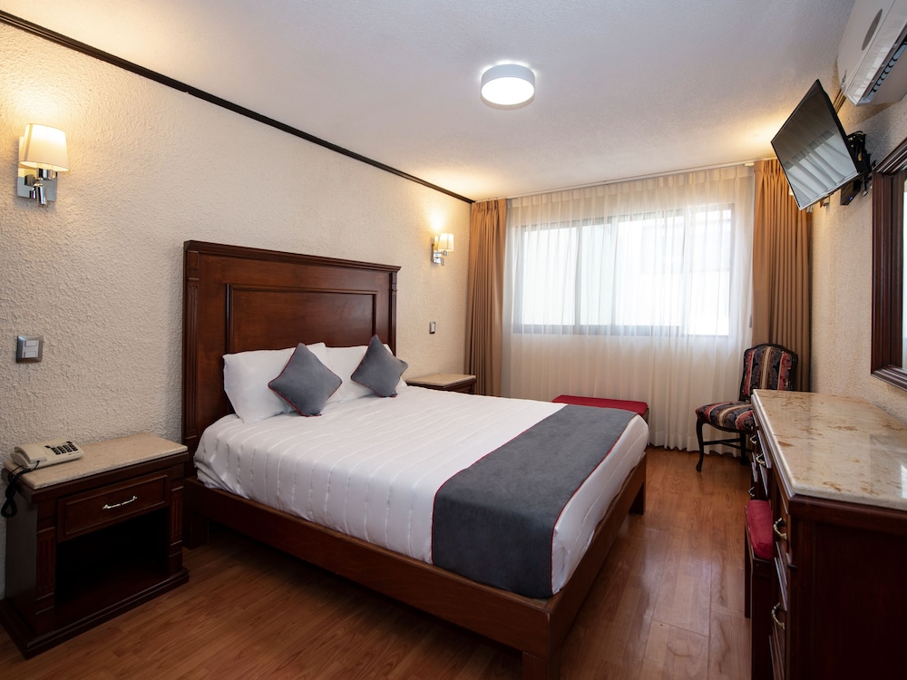 Hotel Senorial 16/50