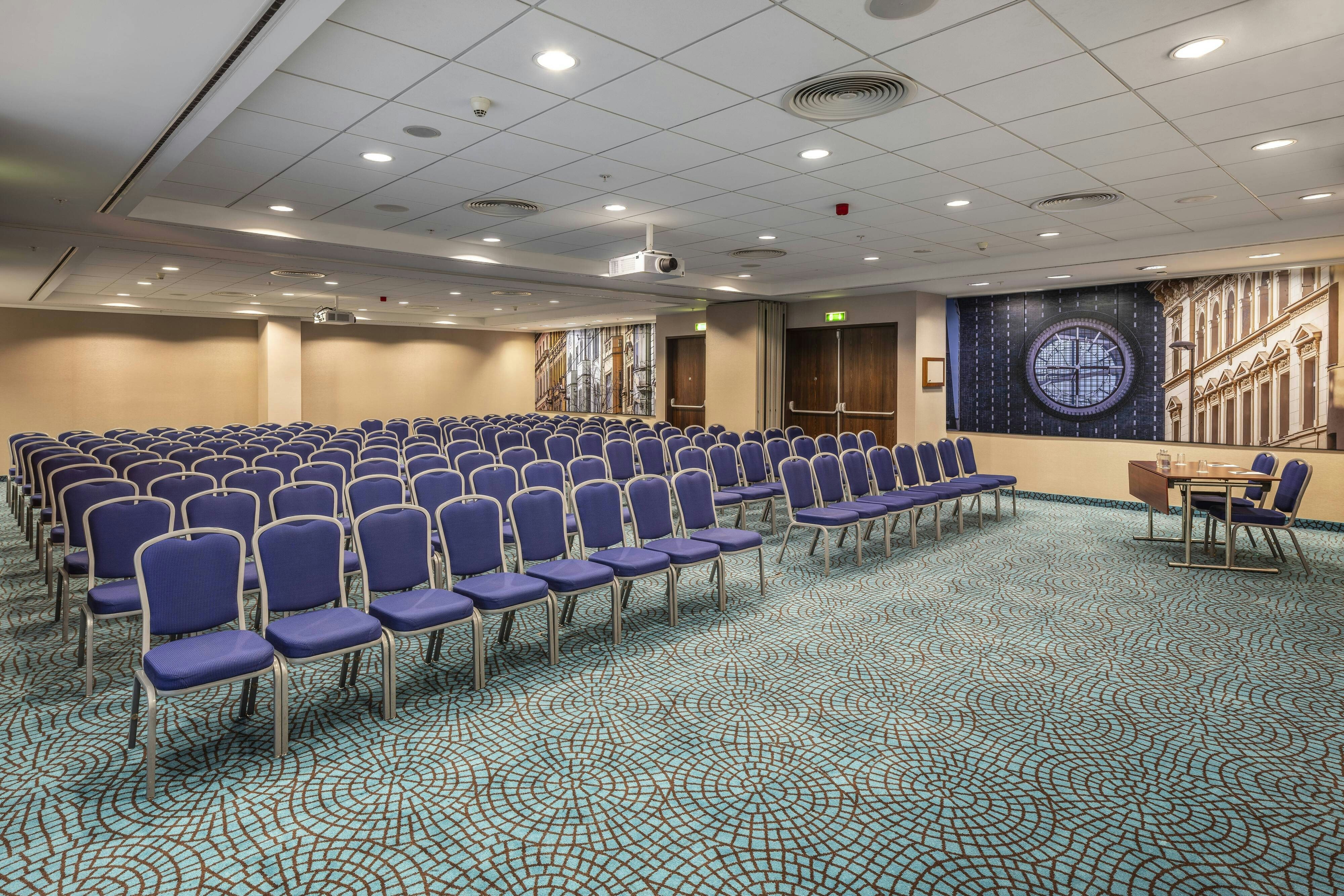 Courtyard By Marriott Prague City 50/54