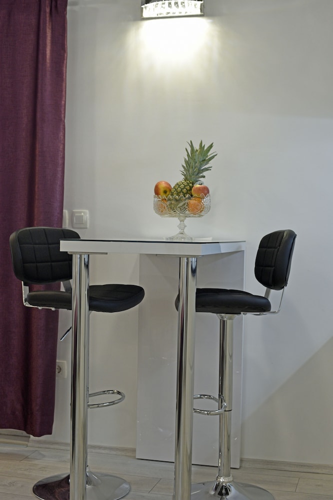Kuzma Rooms 7/69