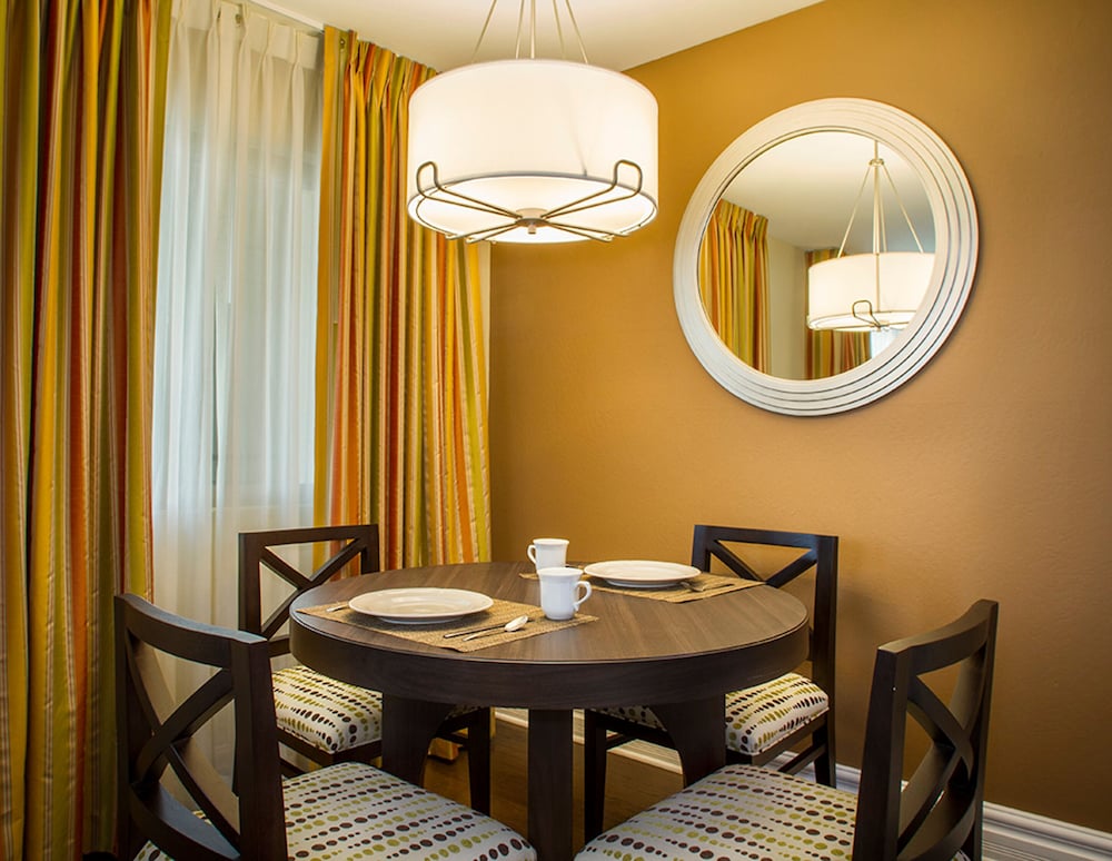Marin Suites Hotel 60/81