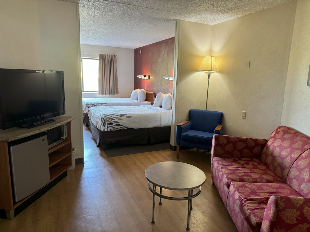 Red Roof Inn and Suites Cleveland - Elyria 36/64