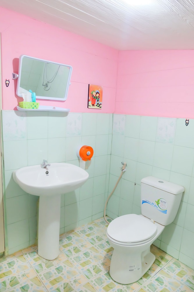 A Houses Homestay 88/90