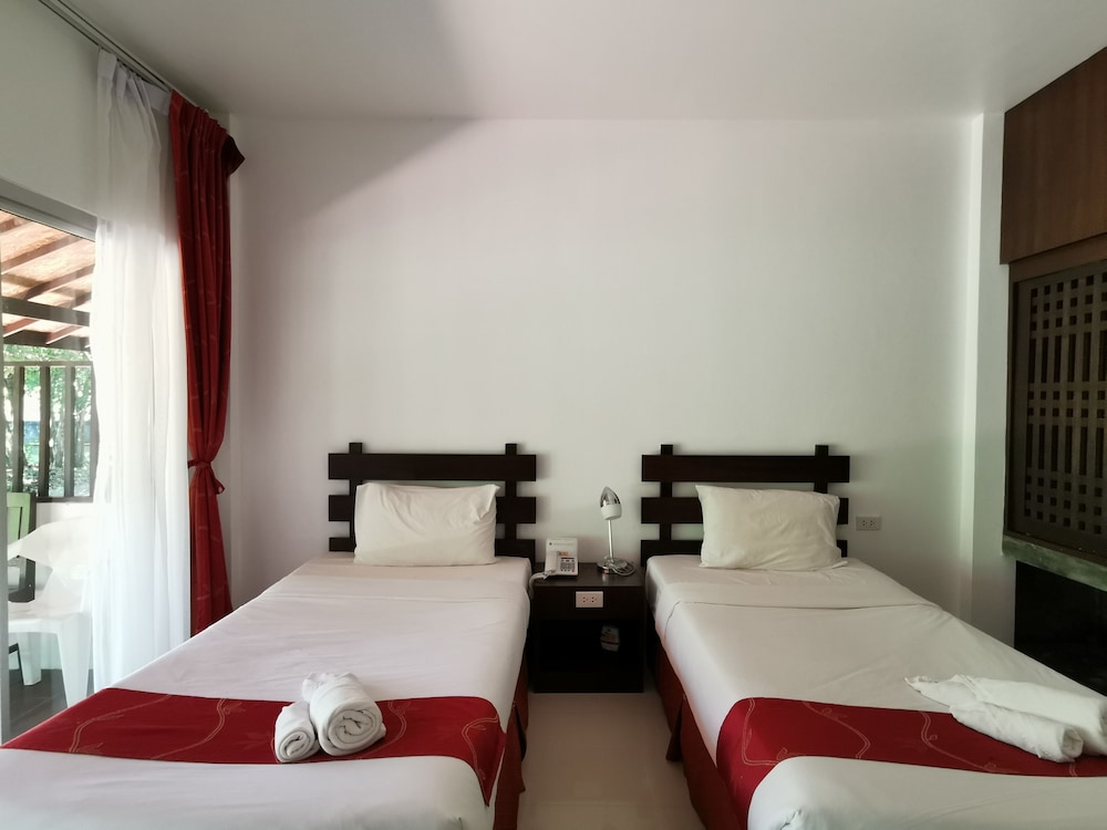 Nana Beach Hotel 29/80