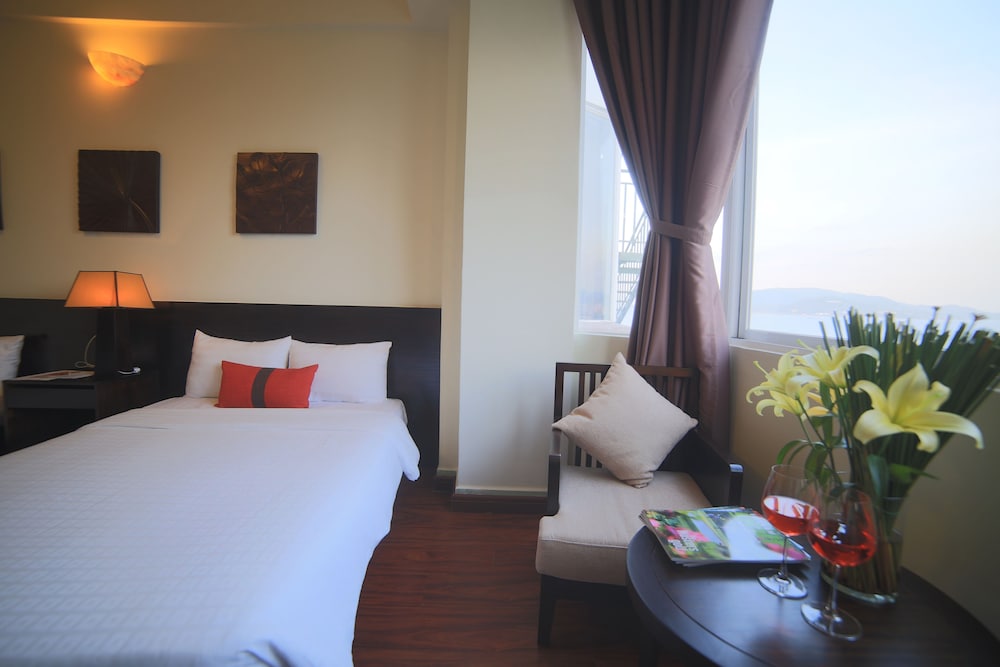 The Light Hotel Resort 27/70