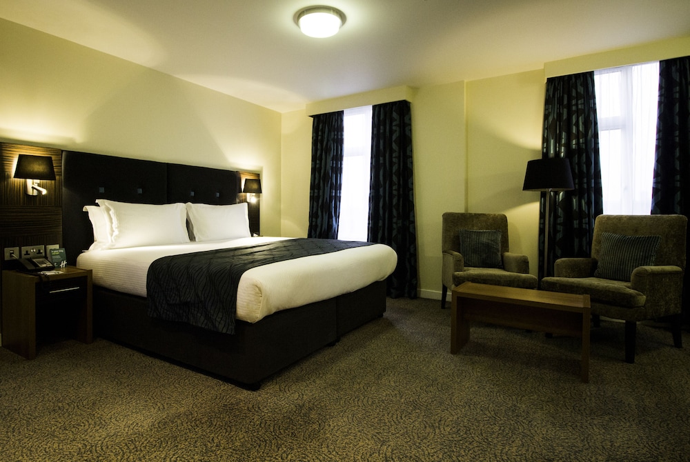 Suite, King Bed, Holiday Inn London - Kensington High St. by IHG 3/9