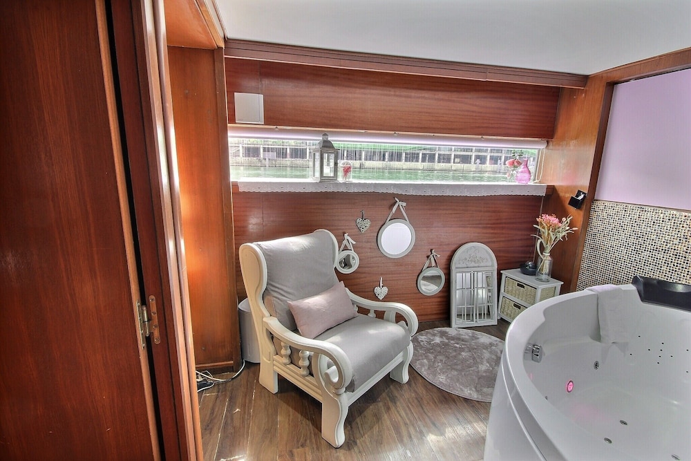 Vip Paris Yacht Hotel 49/50