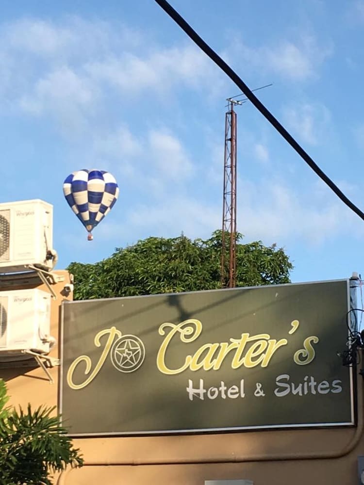 Jo Carter's Hotel & Suites 40/60