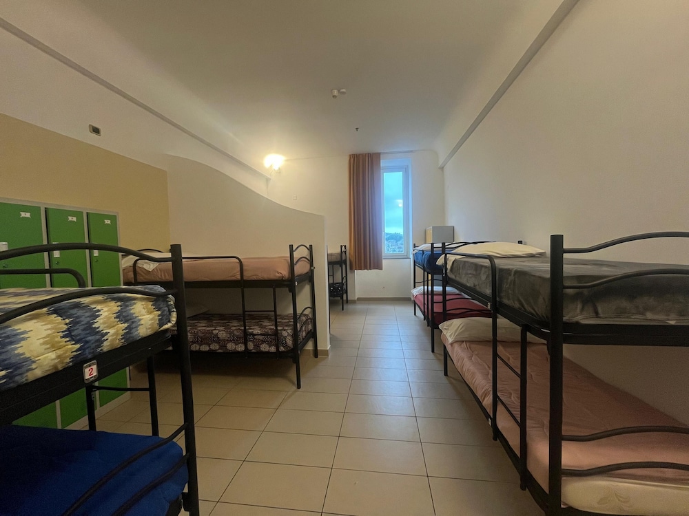 SEVEN HOSTEL 45/57