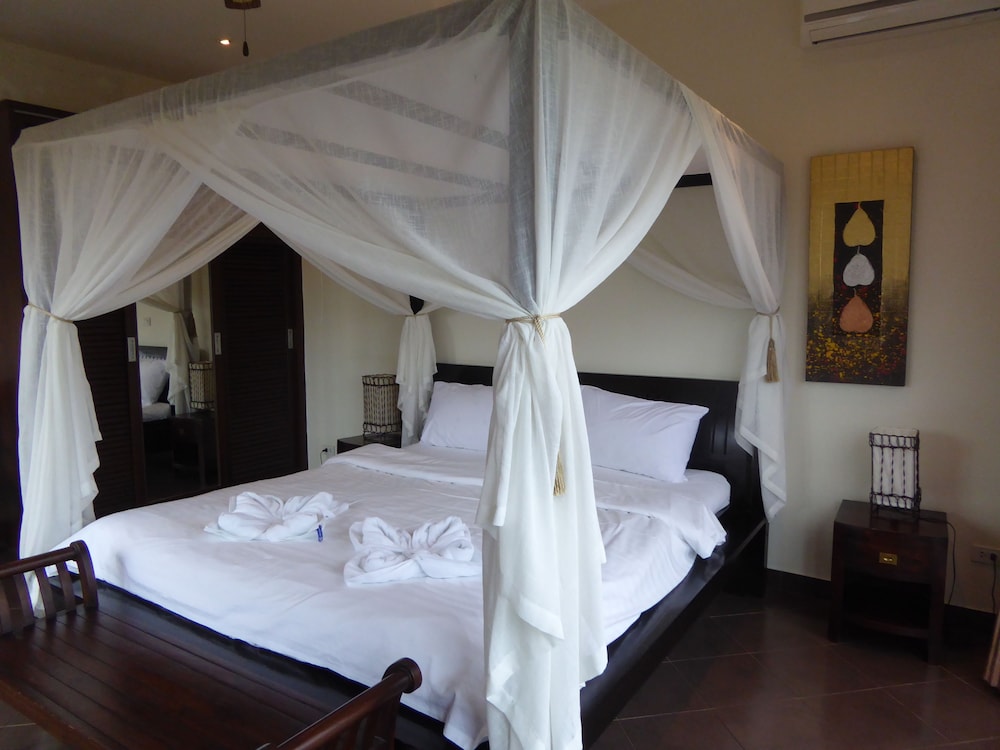 4 BEDROOMS, POOL, TROPICANA, FAMILY, VILLA