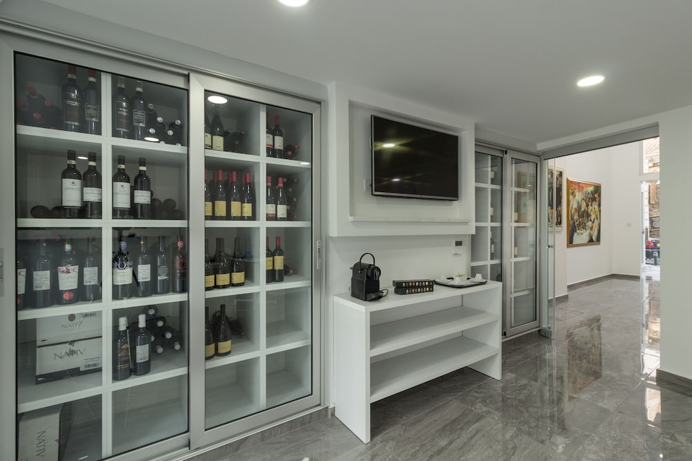 Art & Wine Studios And Apts 30/50