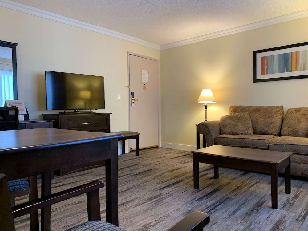 Best Western Plus Burnaby Hotel 45/76