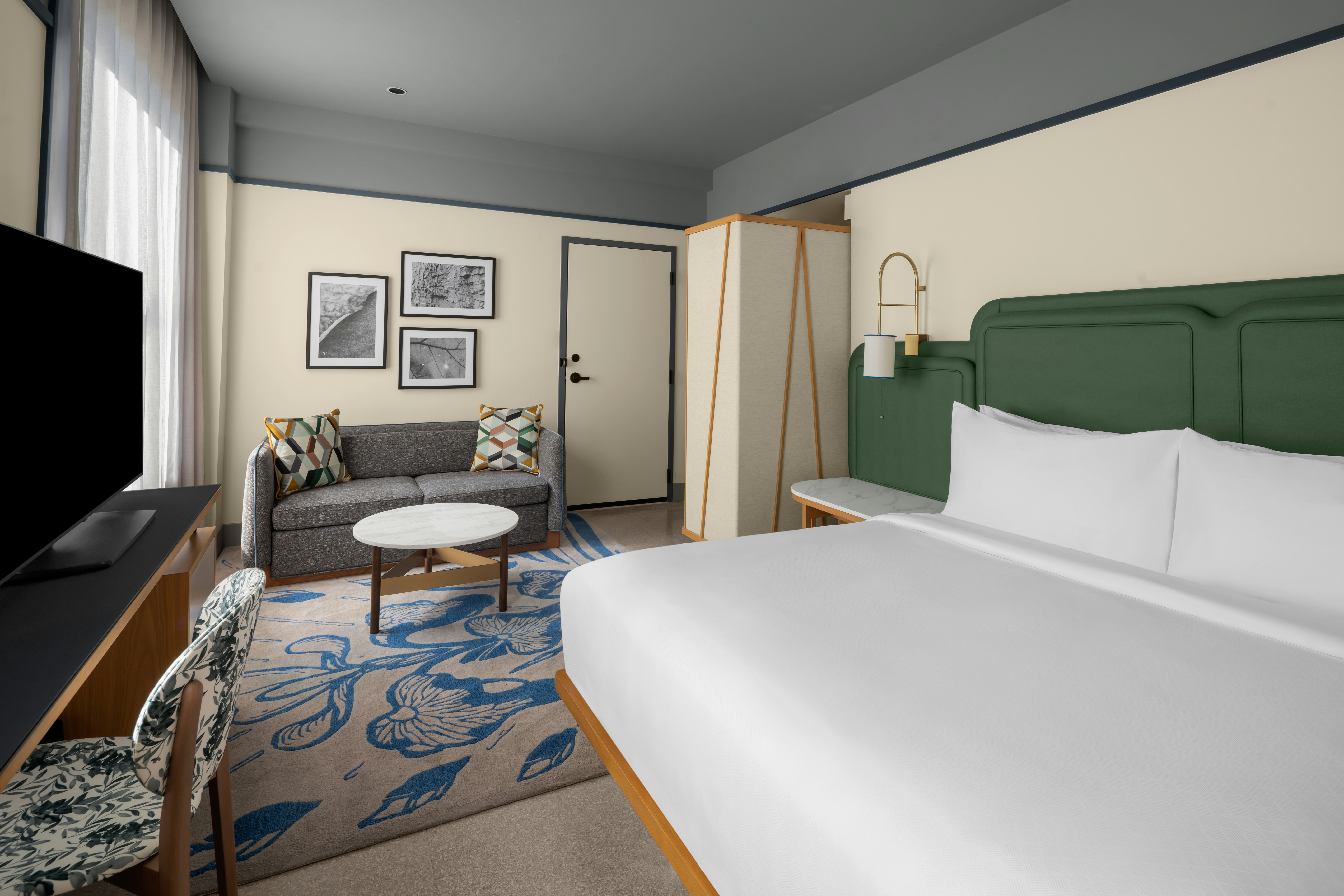 Room, King Bed, Mountain View