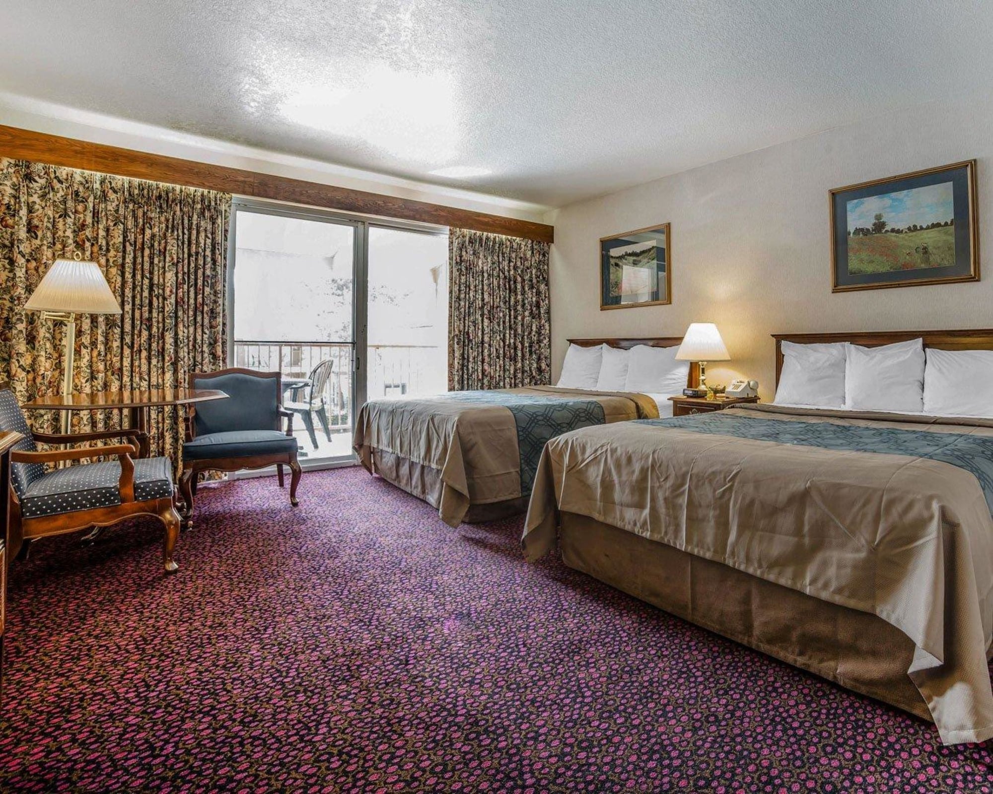 STANDARD, 2 QUEEN BEDS