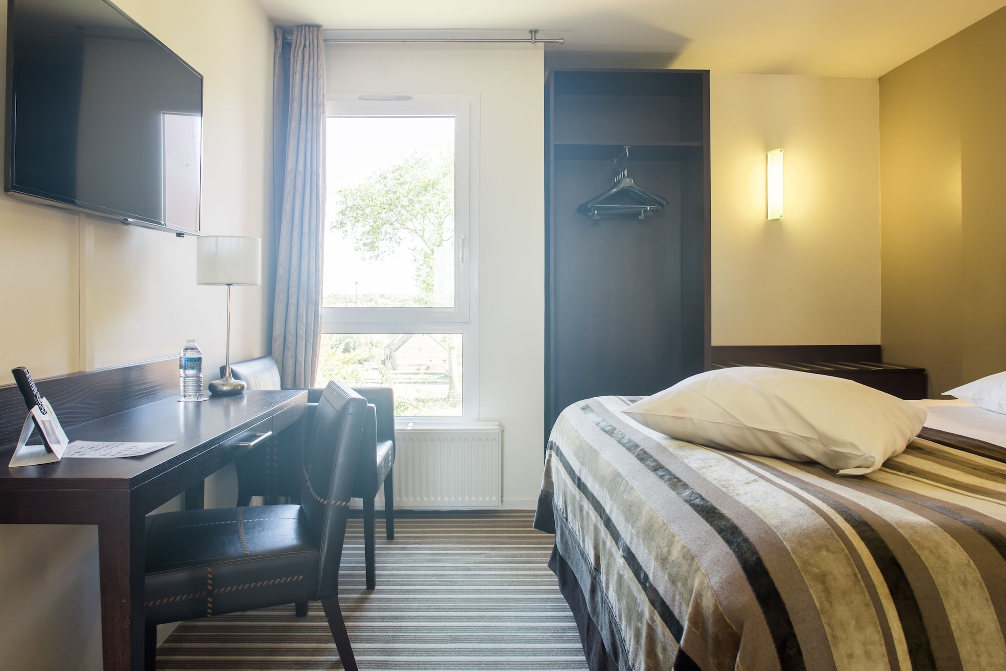 Superior, Queen Bed