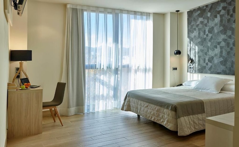 Hotel Bilbao Plaza 37/61