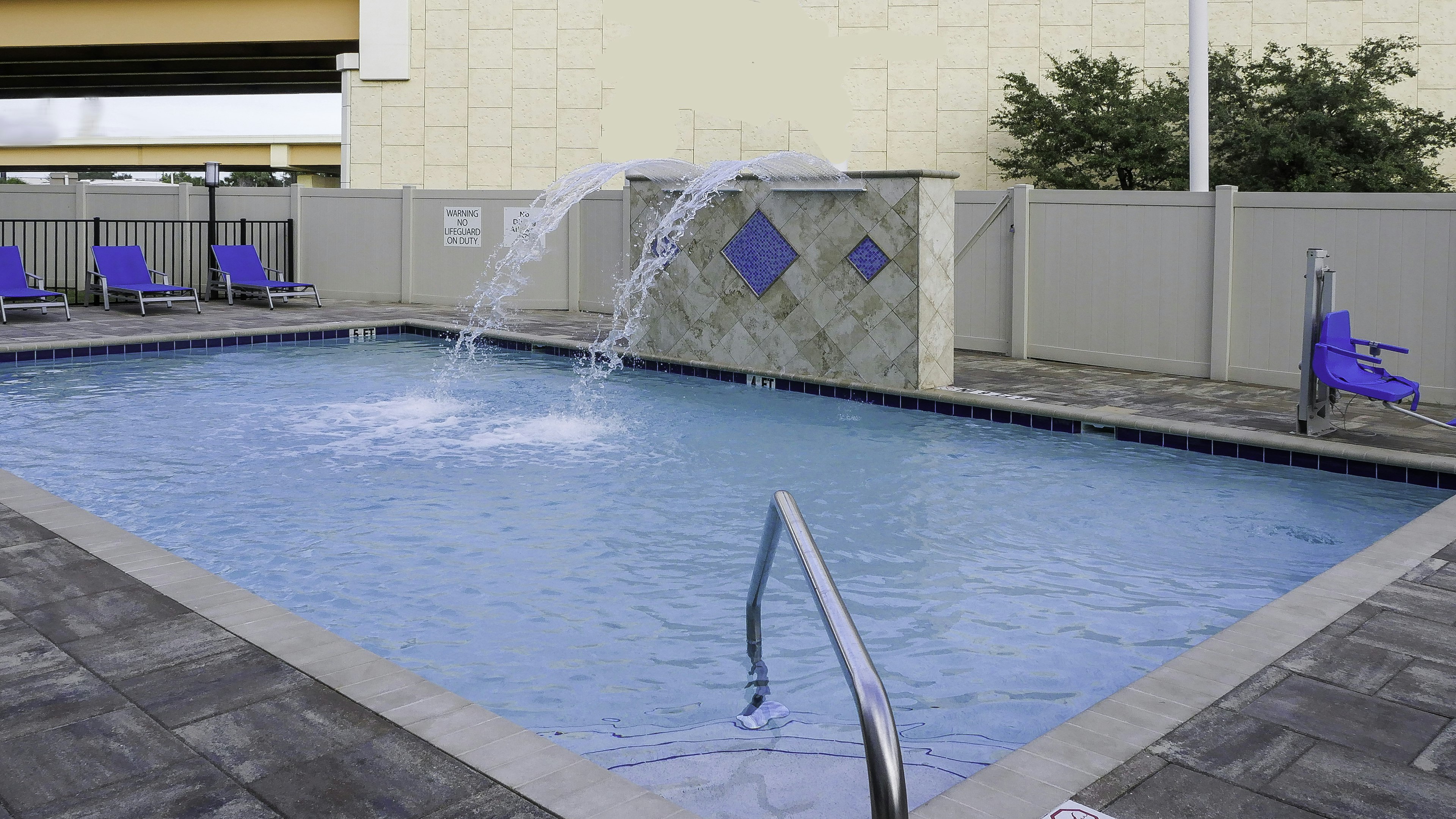 Holiday Inn Express Suites Tampa East Ybor City 27/56