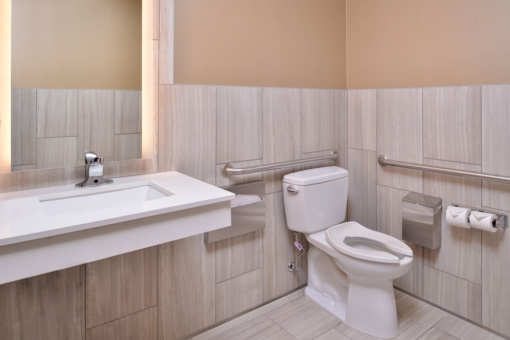 Holiday Inn Express Stockton Southeast 22/61