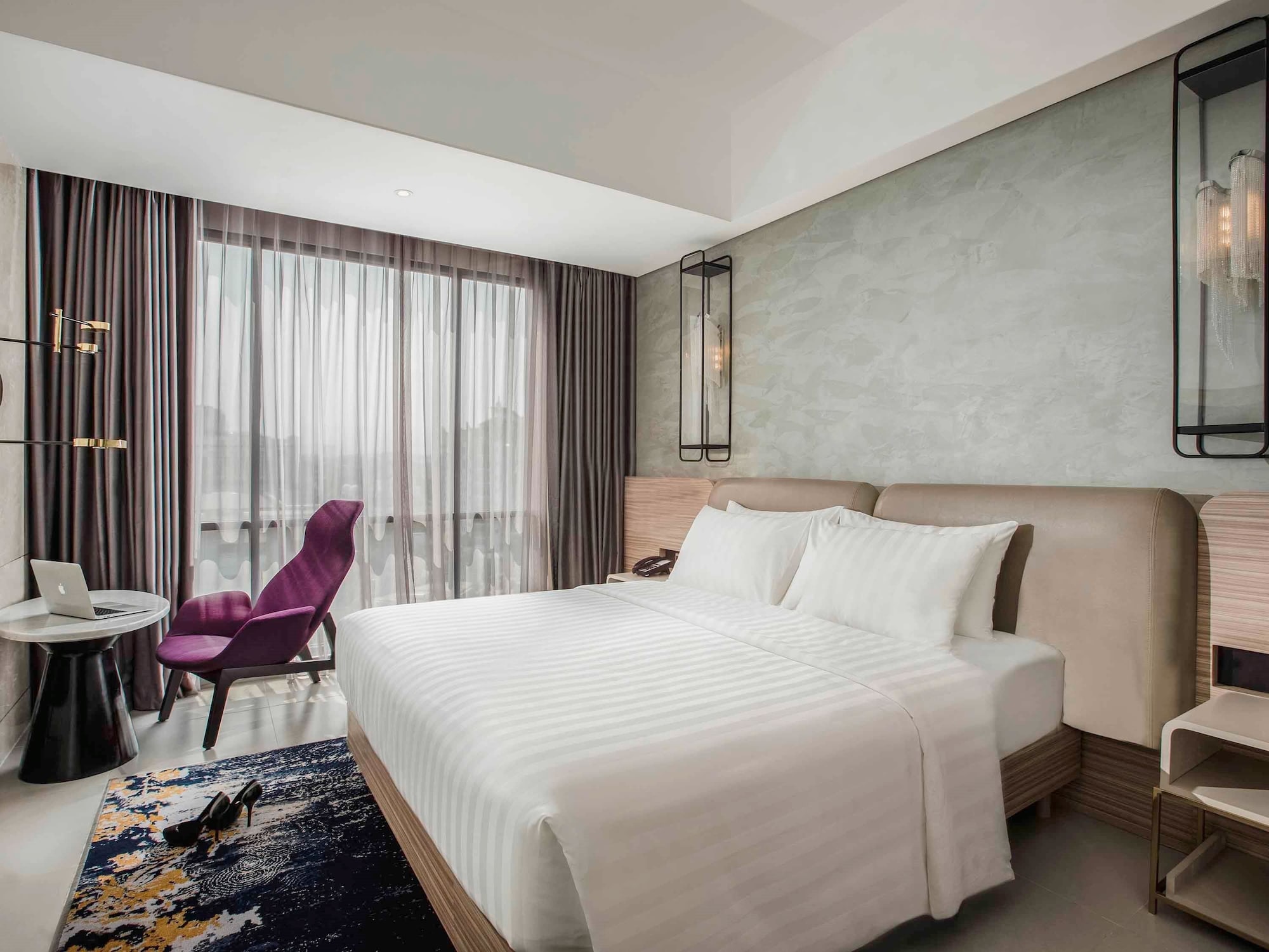 SUPERIOR, QUEEN BED