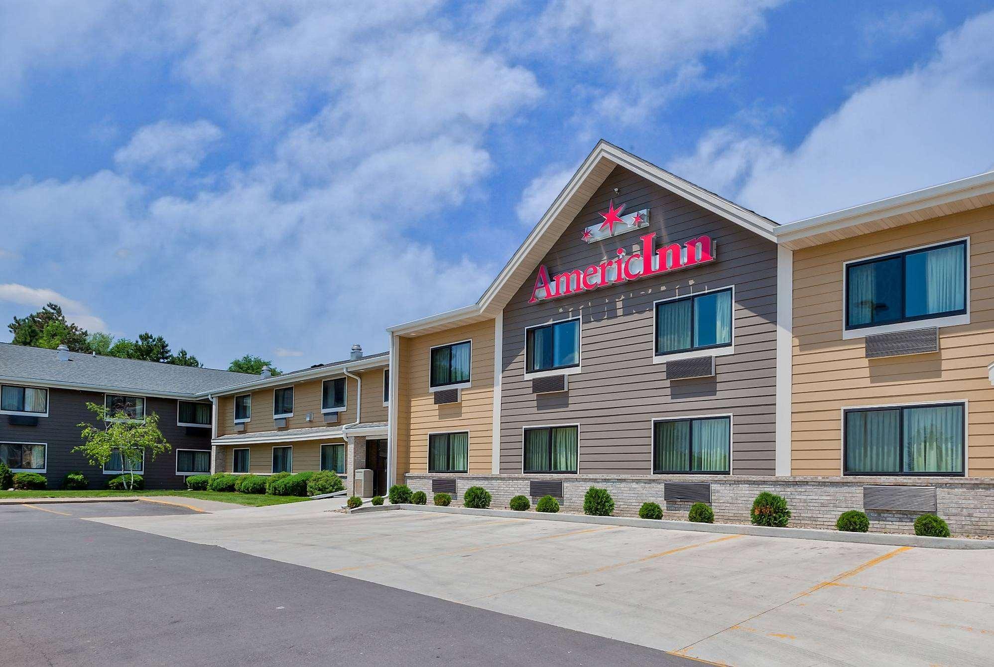 AmericInn by Wyndham Algona 2/30