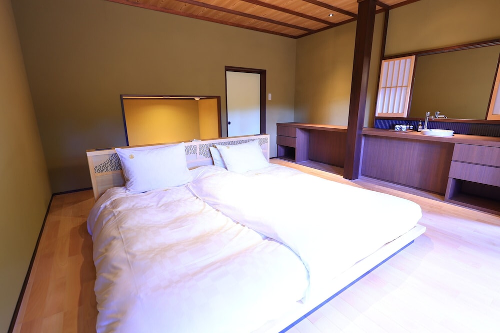 Akebo, Premium, King Bed, Outdoor Bath