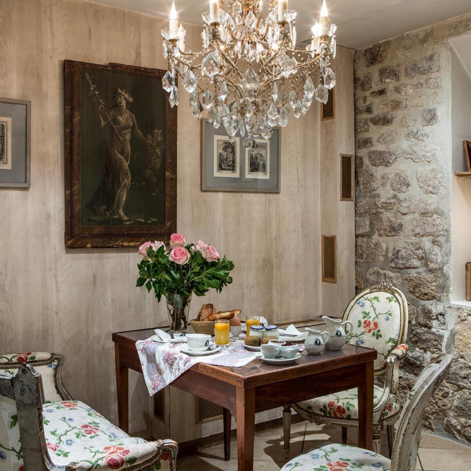 HOTEL CARON DE BEAUMARCHAIS 18/23