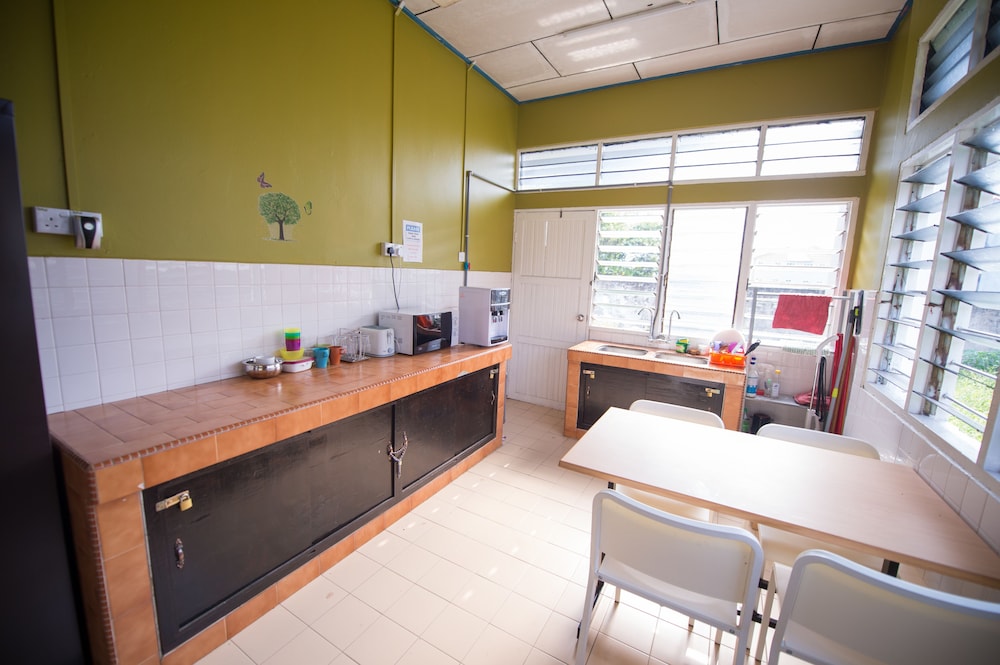 Kemaman Lodge & Cafe - Hostel 6/12
